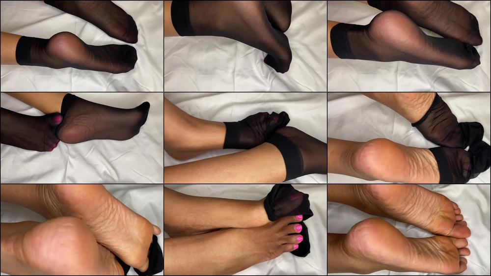 Ebony Girl Does Black Nylon Removal
