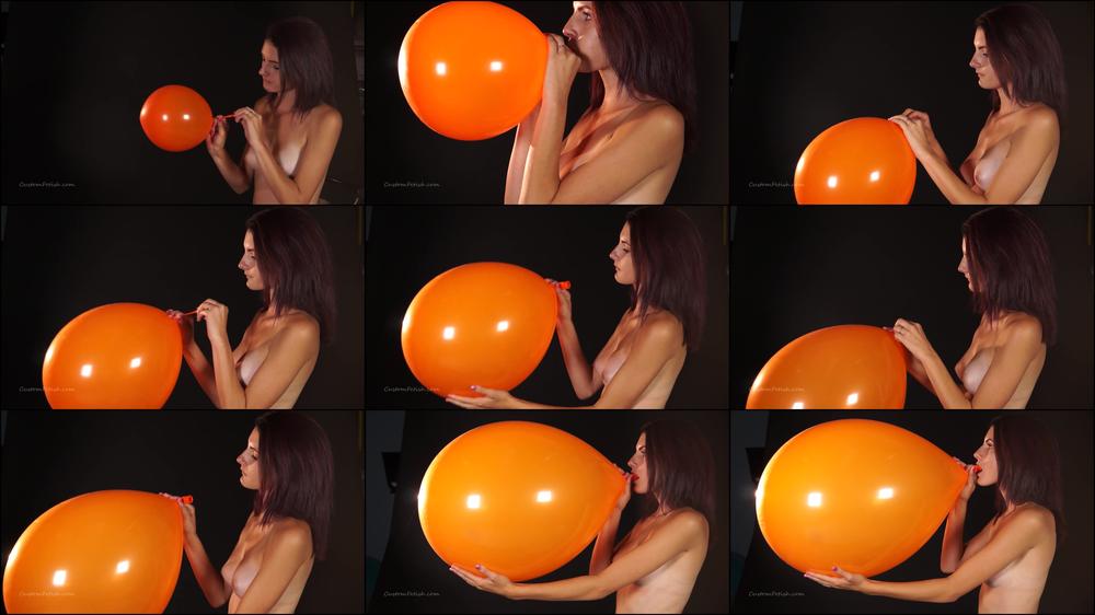 Melanie Moss' 1st Topless Blow to Pop