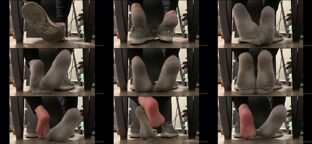 footqueen349 06 01 2021 2001324290 shoe play video at the office