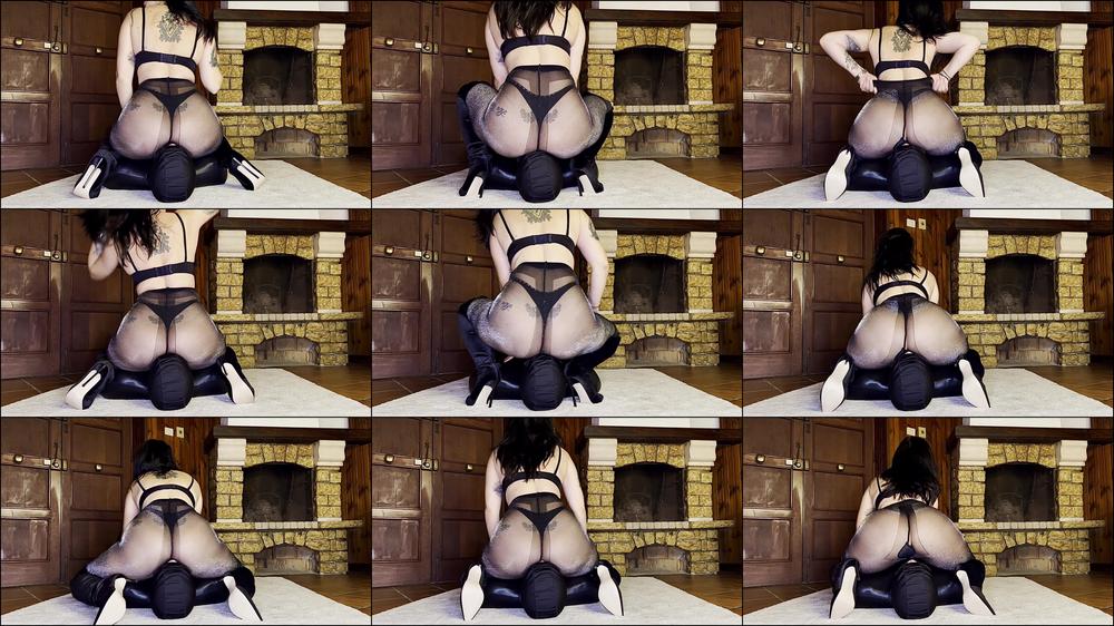 Facesitting black shiny pantyhose