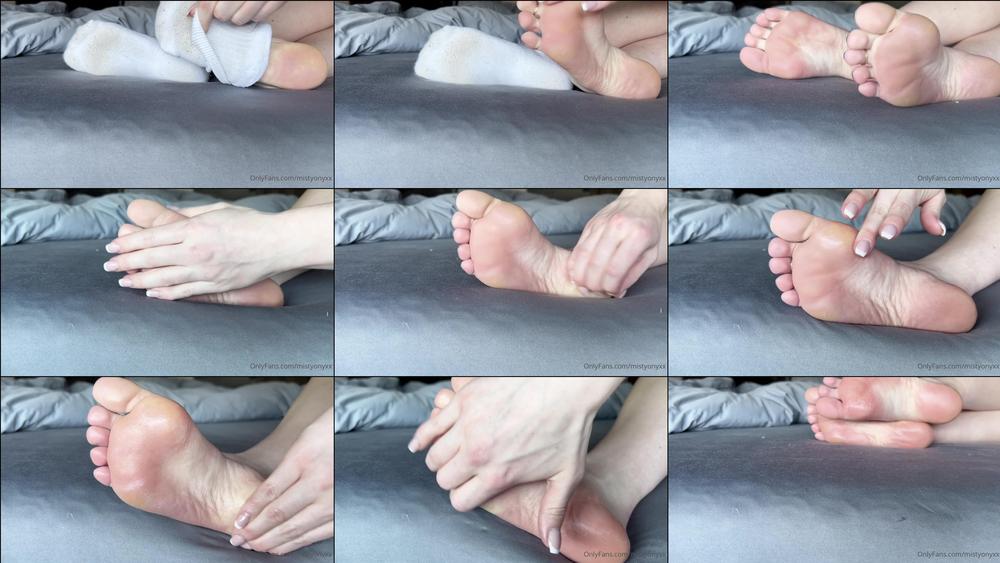 mistyonyxx 586368060 2023 05 01 can you tell my feet have been sweating all day in those socks all the fuzz won t stop sticking to 