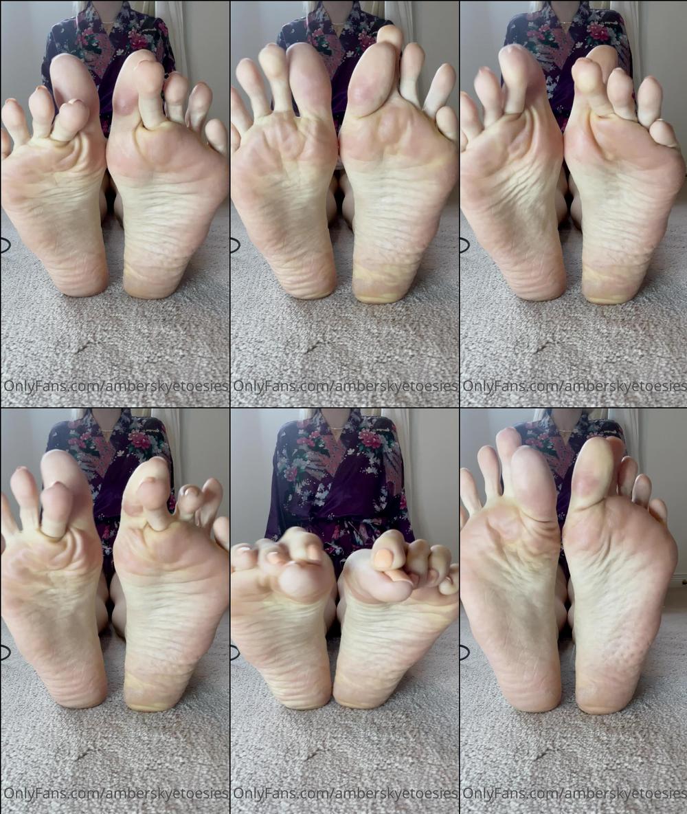 amberskyetoesies 04 05 2022 2444825445 Toe cross over Sole view