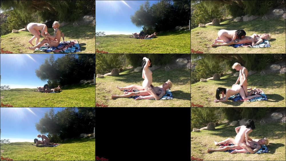 Fucking Sucking Quickie In The Sun