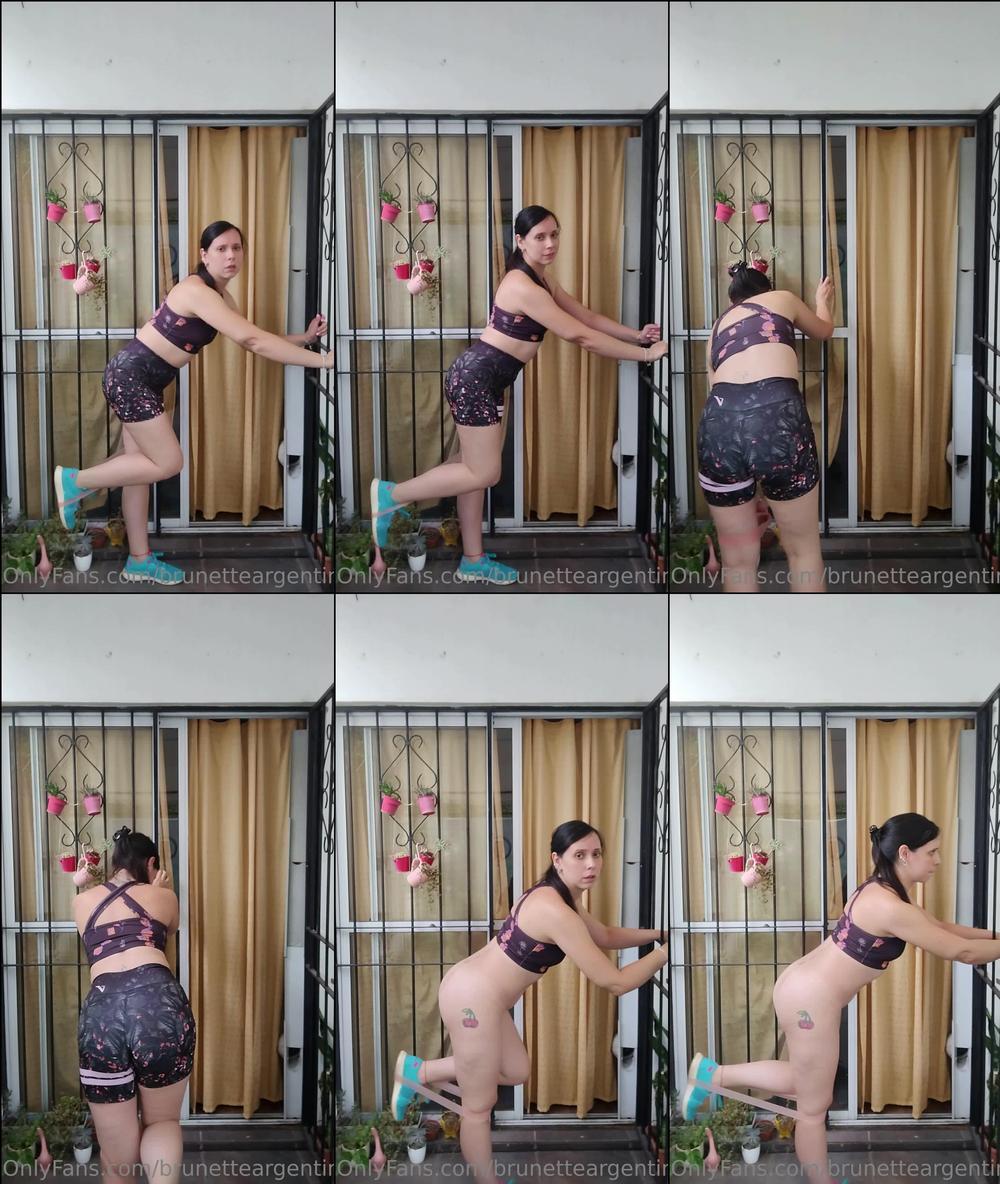 brunetteargentine 06 02 2023 2766874310 I haven't been able to exercise calmly, every time I do a new exercise, my clothes come of