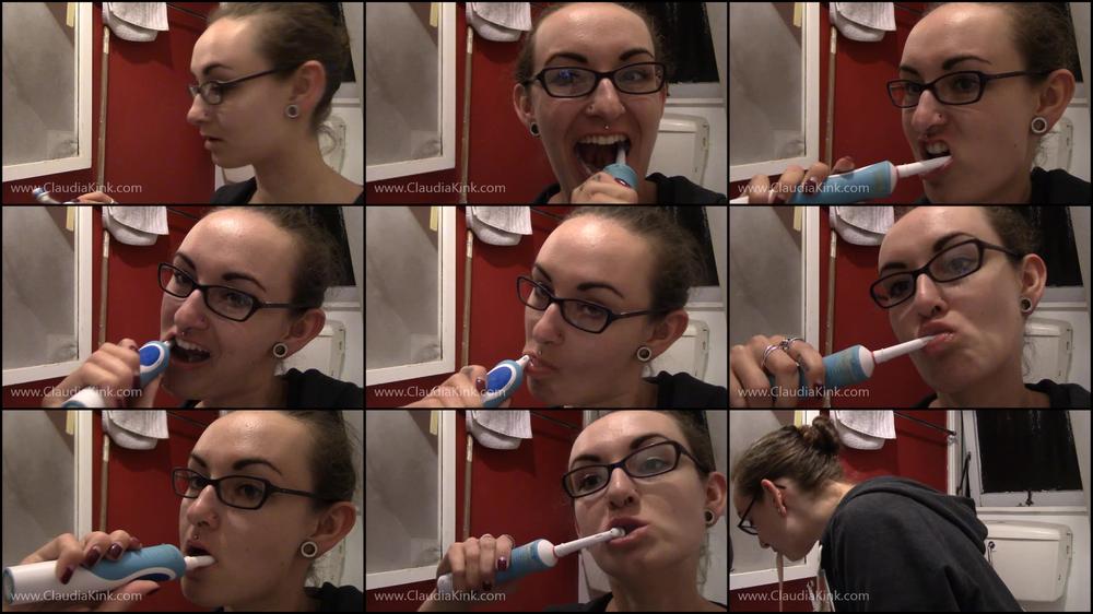 Close-Up Toothbrushing - December 21, 2019