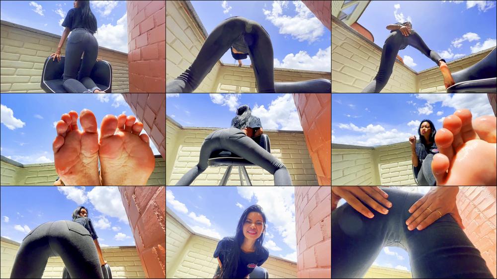 I PISS THE CUCKOLD LOSER AND HE LICKS MY FEET