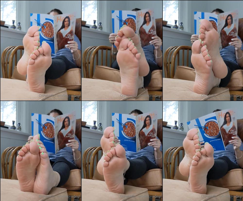 beauxfeet 02 09 2021 2210302381 Shhh I'm reading