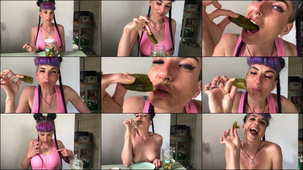 CRUNCHY PICKLES