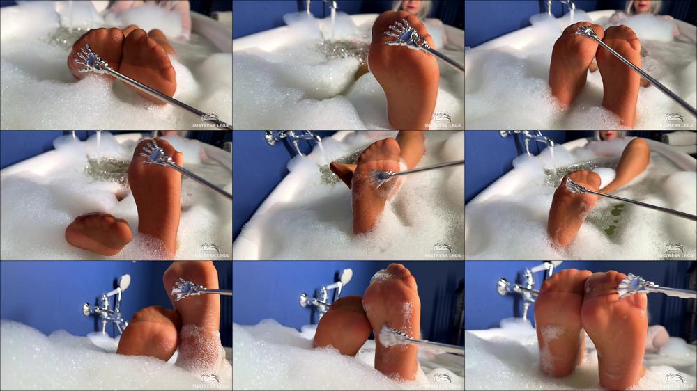 MistressLegs - Scratching Mistress's nylon feet with a scratcher in a foam bath
