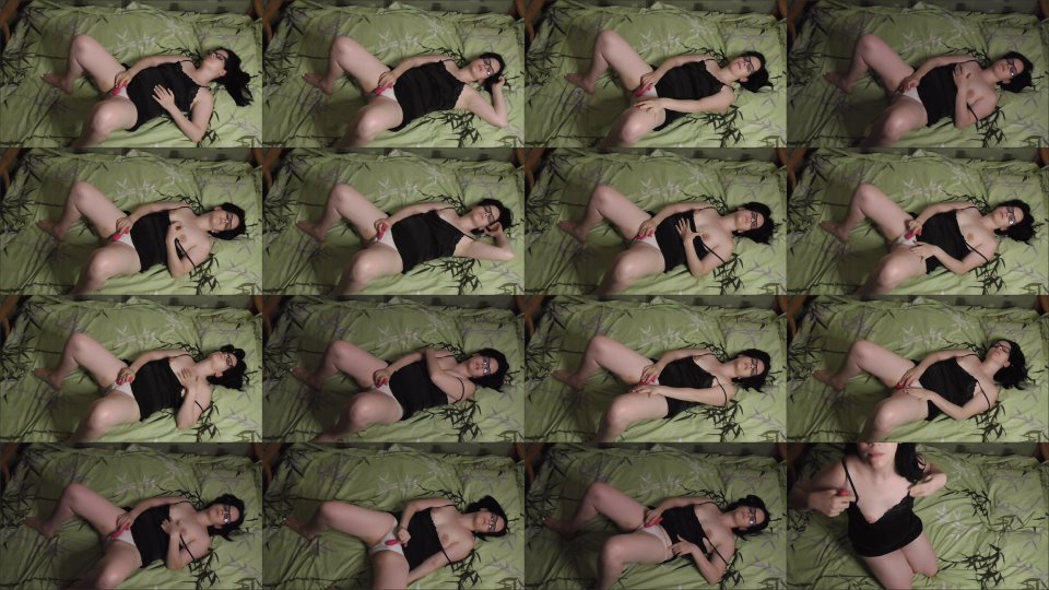 Annamanyvids Stepmom Loves To Masturbate With A Toy