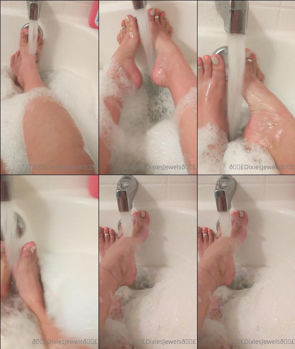 dixiesjewels 01 04 2021 2067232628 Bath time ,who is going to join me live