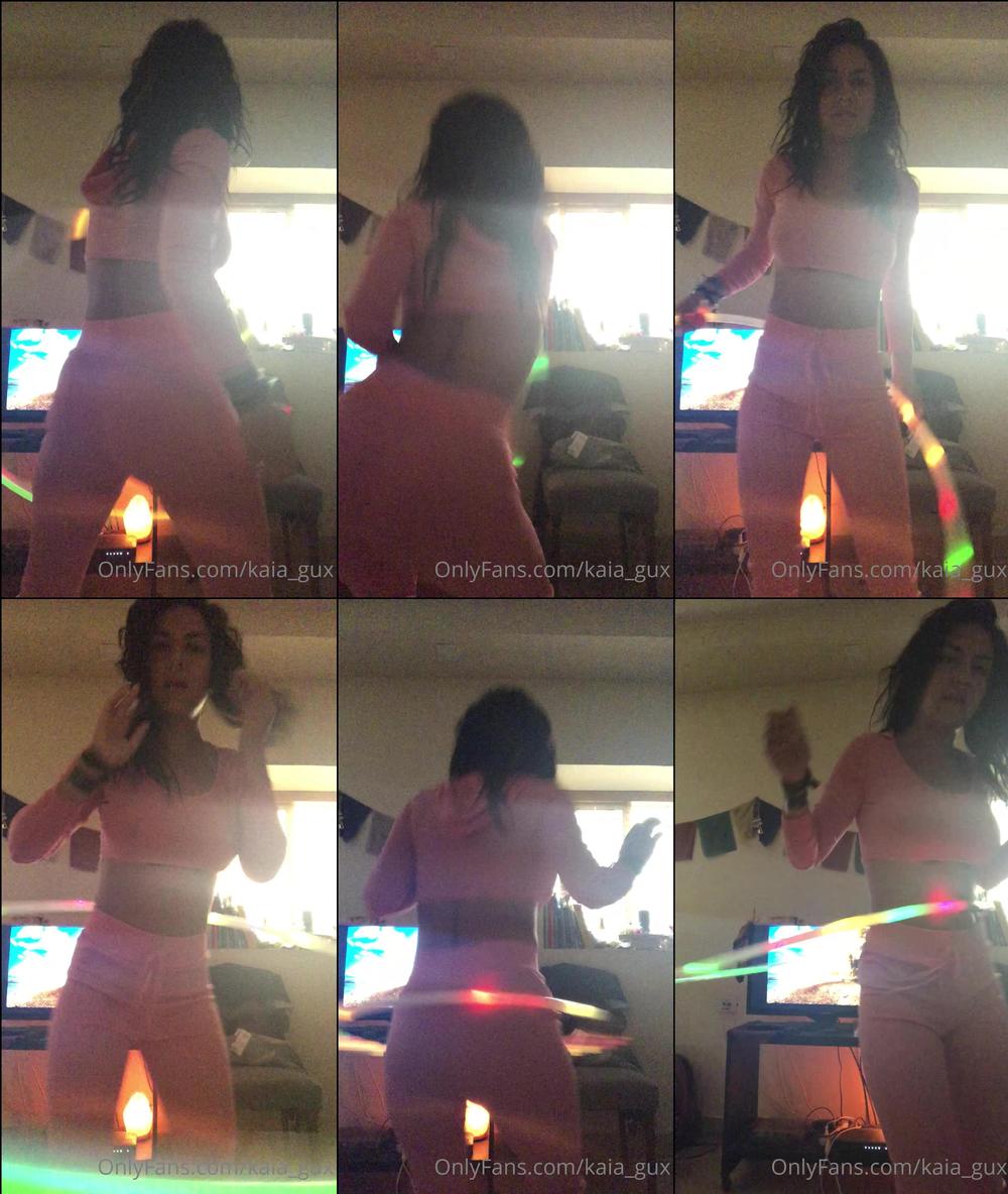 kaia_gux 04 09 2021 2212011939 Hey babes i got this hula hoop led itâs super fun 