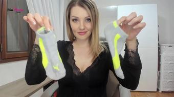 Stinky socks for little dick (Honey Barefeet)