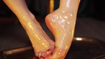 Oil And Foot Fetish (MissEllieMouse)