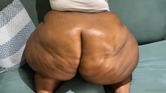 mzkandipear 12 05 2022 2452740629 Come place your face in it (mzkandipear)