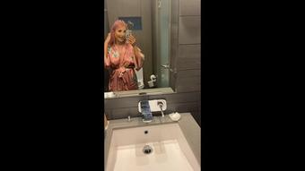 Catching Candy masturbating over me (CutieDaisyMay093)