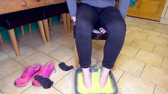 Ariel Anderssen Barefoot Gunge Forfeit (Ariel Anderssen)