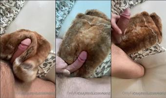lutrosworld 04 10 2022 2446931950 i shake my cock with this soft blanket 2 (lutrosworld)