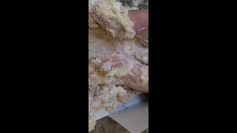 Feet Smashing Cake (KittyUV)