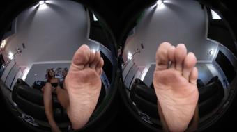 VR180* Tiny Foot Slave 4 Honey & Remy (Ginary)