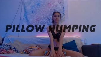 HOT Pillow humping - June 30, 2022 (Lola_Lolicon)