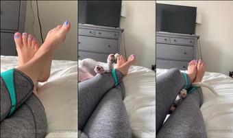 worshipnova 05 05 2020 287627287 A delicious two minute foot worship clip with a special appearance by My pup  (worshipnova)