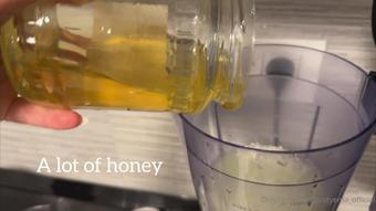 bustyema_official 02 02 2023 2762556394 Emaâs lemonade, focus guys, try it and let me know if you like it (bustyema_official)