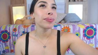 Orgasmic woman bounces breasts while throat fucking herself (Melted_Chocolate)