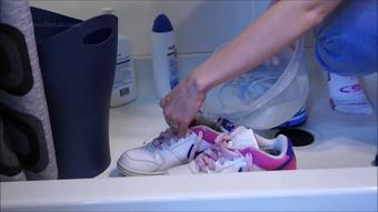 Amber 's Squishy Sneaker Shower (Custom Fetish)