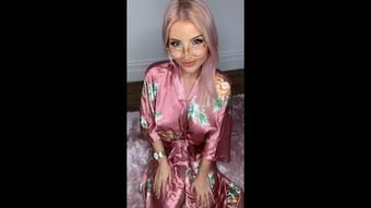 Goddess body worship in silk (CutieDaisyMay093)