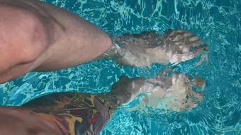 feet in the swiming pool (Gypsy Maya)