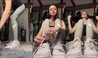 sophiaisspoiled 03 05 2022 2444018750 New Clip  Going for an evening runâ¦ worship my gym shoes  (sophiaisspoiled)