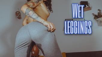 Peeing my leggings (kristenwylde)