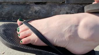 HAYLE'S Adorable SIZE 2's In FLIP FLOPS - May 19, 2020 (badassbeckyshow)