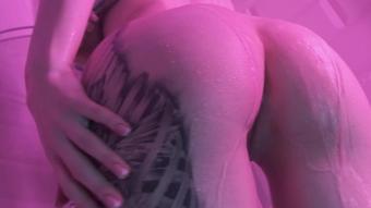 Pink Shower (LesyaMoon)