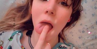 daisy_marz 23 04 2020 34141337 oral_fixation_don_t_my_lips_look_so_soft (daisy_marz)