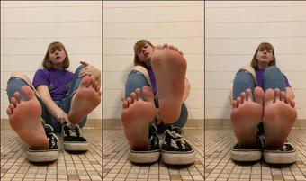 sugary.sole 16 09 2020 906619939 my stinky feet would love for your cock to bust all over these toes (sugary.sole)