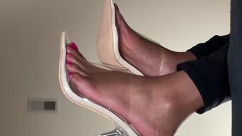 Ebony Giantess Heels Dangle (Pink Foxx)