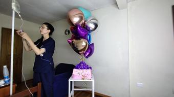 ROLEPLAY NURSE TAKES CARE OF HER PATIENT AND HER BALLOONS (_Arlequin_)