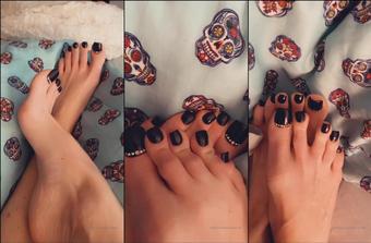 beautyandherfeetz 02 03 2020 166486816 Long, cold toes, whoâs gonna warm them up   (beautyandherfeetz)