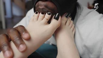 ouilovetoes 07 10 2023 3038066687 roxy foxy with black nail polish is so amazing (OuiLoveToes)