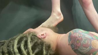 Yokai Goddess - Slave'S Face And Throat Trampling And Muddy Feet Licking (Yokai Goddess)