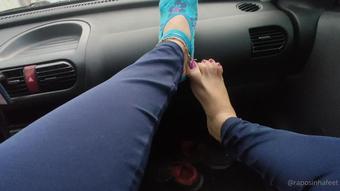 raposinhafeet_ 01 09 2021 2209378172 Ele foi me buscar no trabalho e aproveitei pra tirar meu tÃªnis e o provocar com meus pezi (raposinhafeet_)