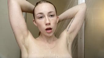 Stella Shaves Her Hairy Armpits (SKfetish)