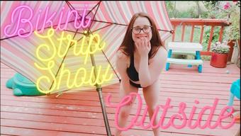 Caityfoxx Bikini Strip Show Outside (CaityFoxx)