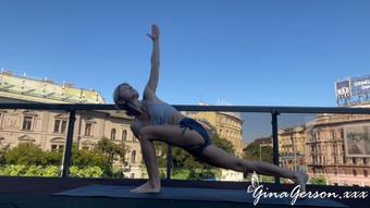 Yoga open air training (Gina Gerson Real)