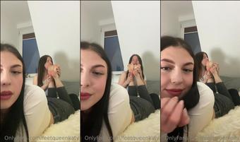feetqueenkaty 654395503 2023 07 07 my slavegirl loves to clean my sweaty feet..and omg this feeling drives me crazy..  (feetqueenkaty)