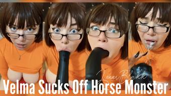 Velma Sucks Off Horse Monster (Lexxiblakk)