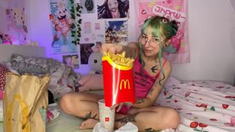DADDYS GIRL MCD MUKBANG (cutielanalova)
