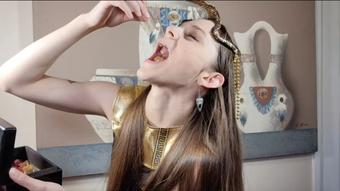 4K Goddess Shrinks & Eats Shrunk People (Katy Faery)